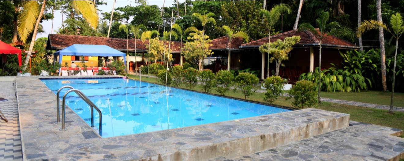 Rockery Villa Cottage pool and garden view